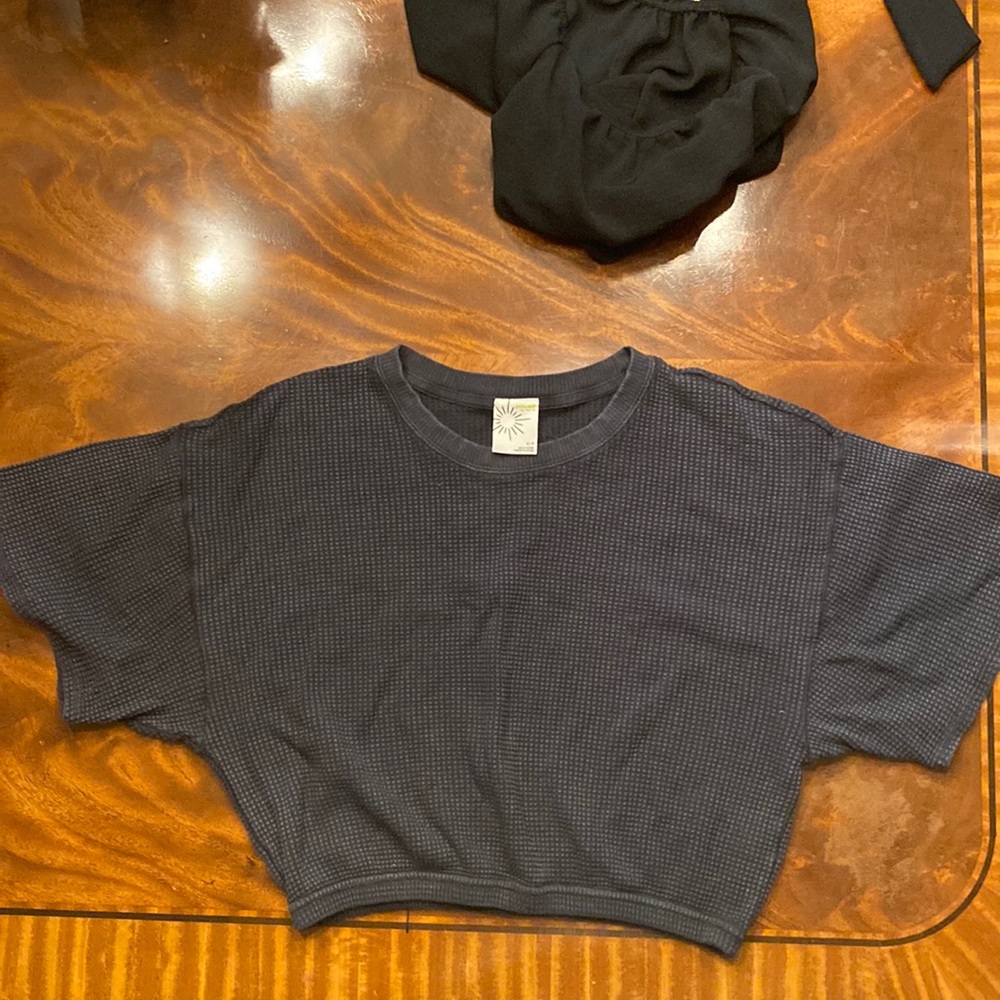 Charcoal gray short sleeve Offline Aerie crop top.